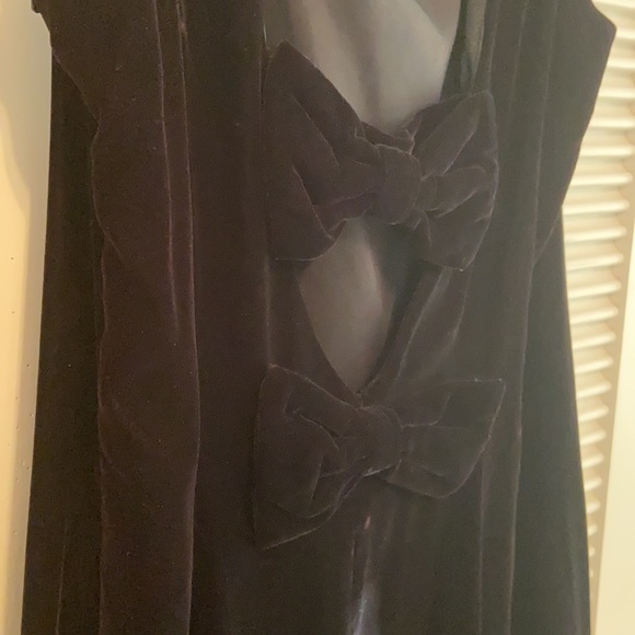 MAGGY LONDON Sweet Bow Back Velvet Dress - Picture 6 of 10